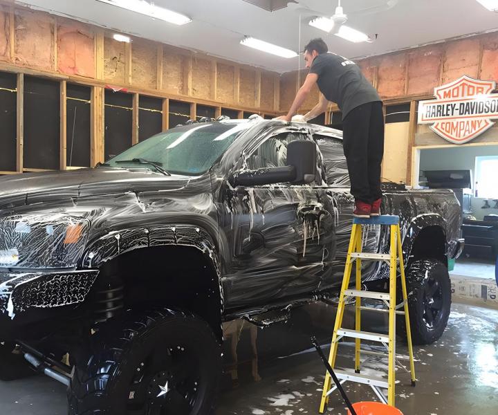 Nous accueillons tous types de voitures dans notre station de lavage auto bien équipée à Gatineau.